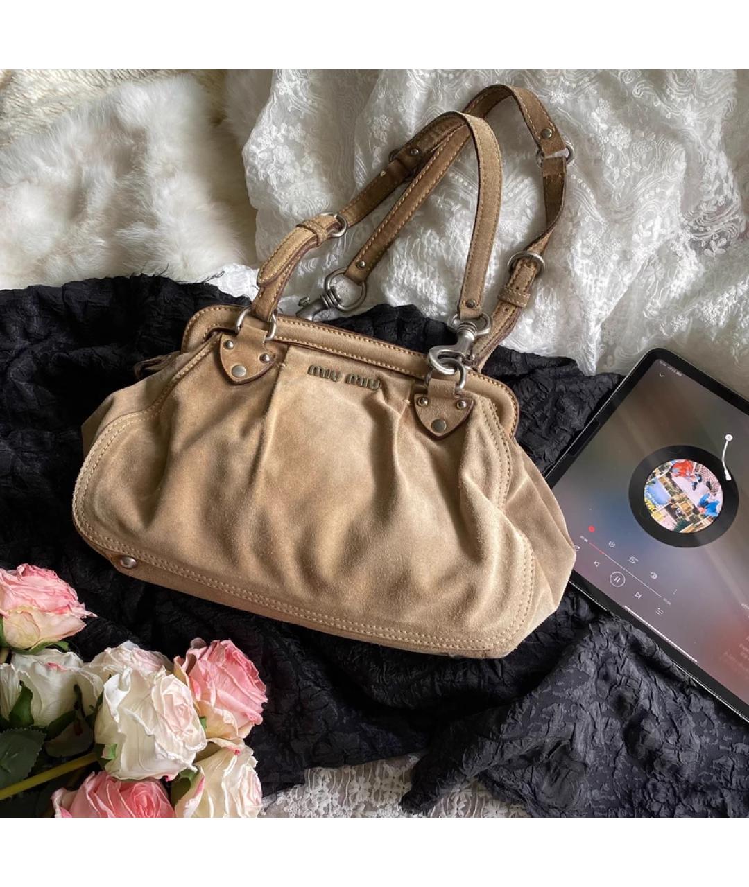 MIU MIU Бежевая замшевая сумка с короткими ручками, фото 6
