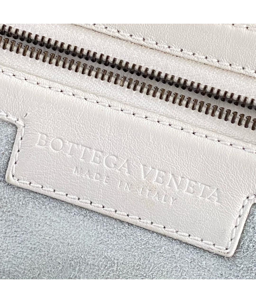 BOTTEGA VENETA Бежевая бархатная сумка с короткими ручками, фото 3