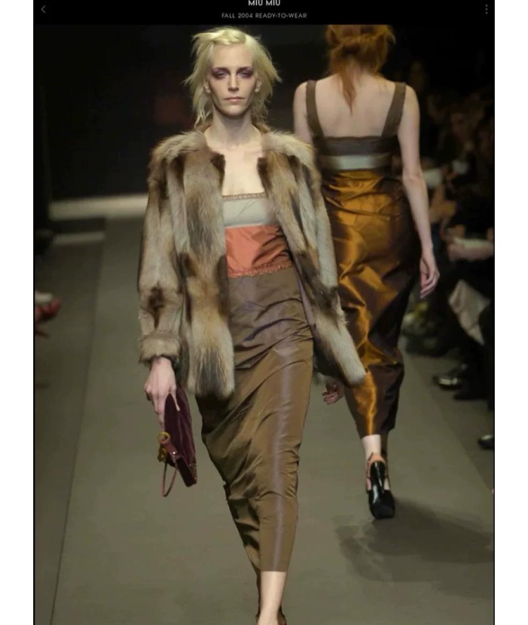 MIU MIU Бордовая бархатная сумка с короткими ручками, фото 2