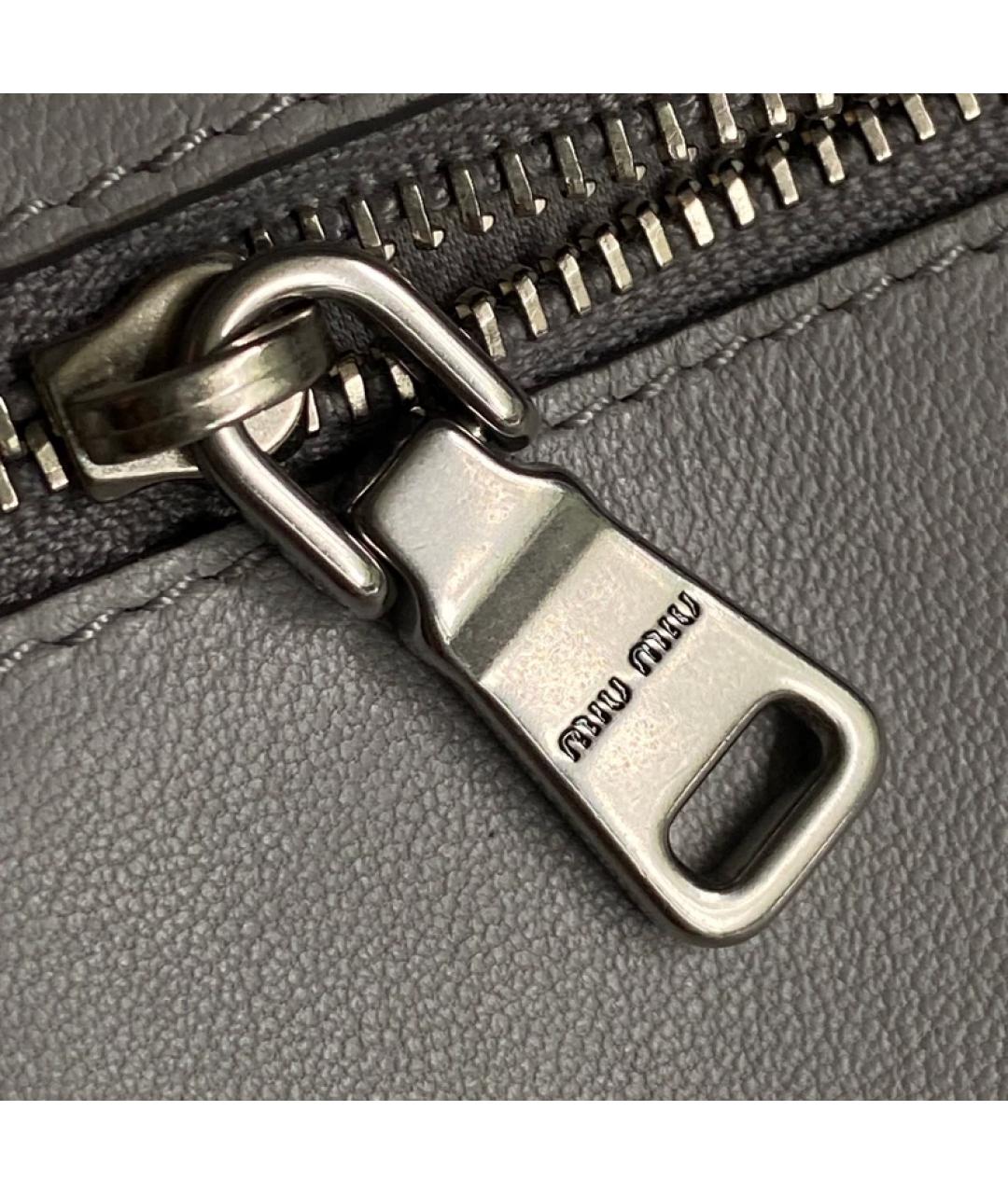 MIU MIU Серая меховая сумка с короткими ручками, фото 6