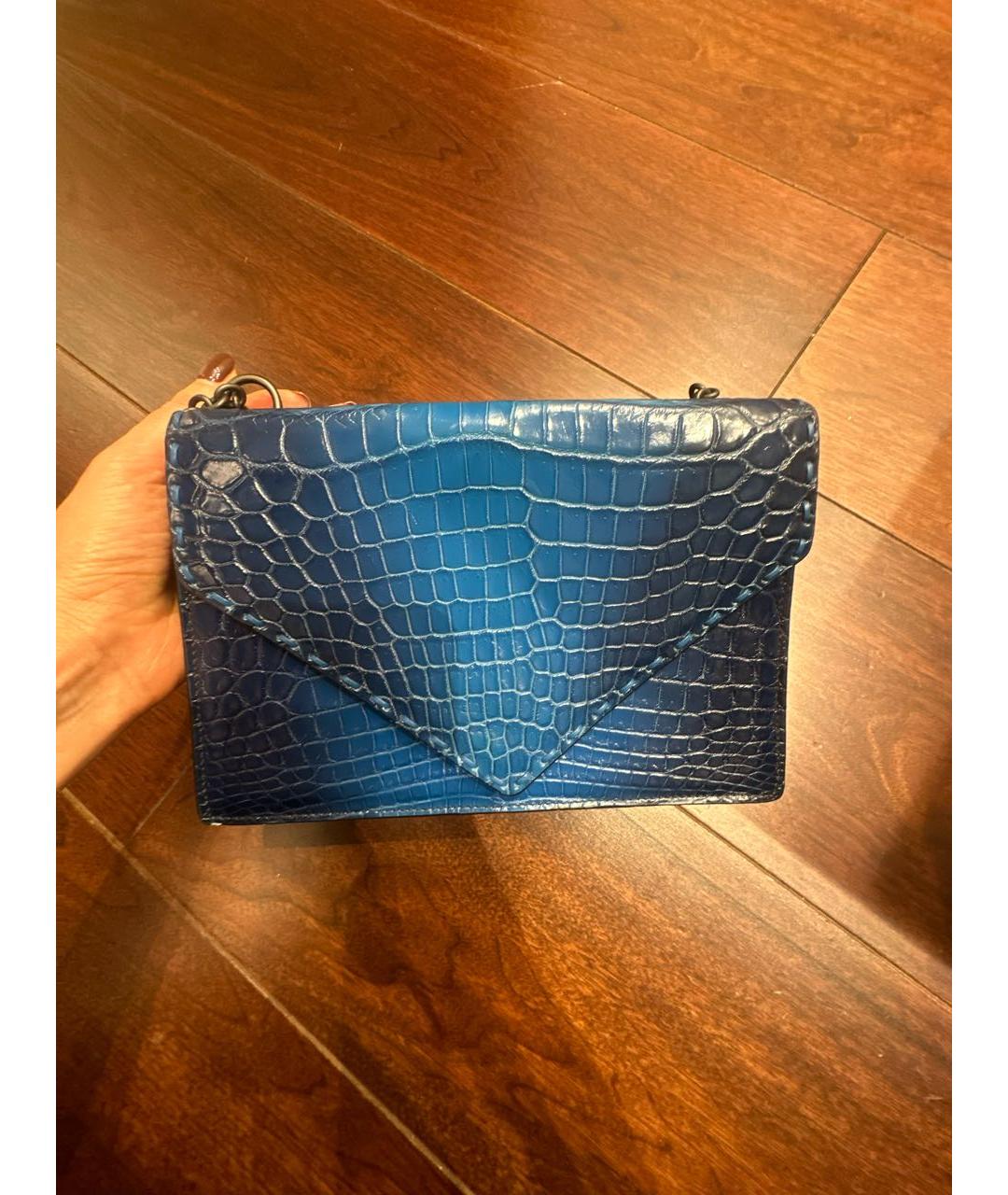 BOTTEGA VENETA Темно-синяя сумка через плечо из экзотической кожи, фото 5