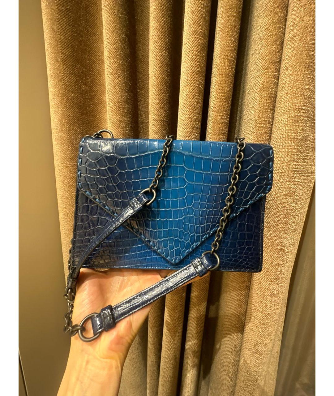 BOTTEGA VENETA Темно-синяя сумка через плечо из экзотической кожи, фото 2