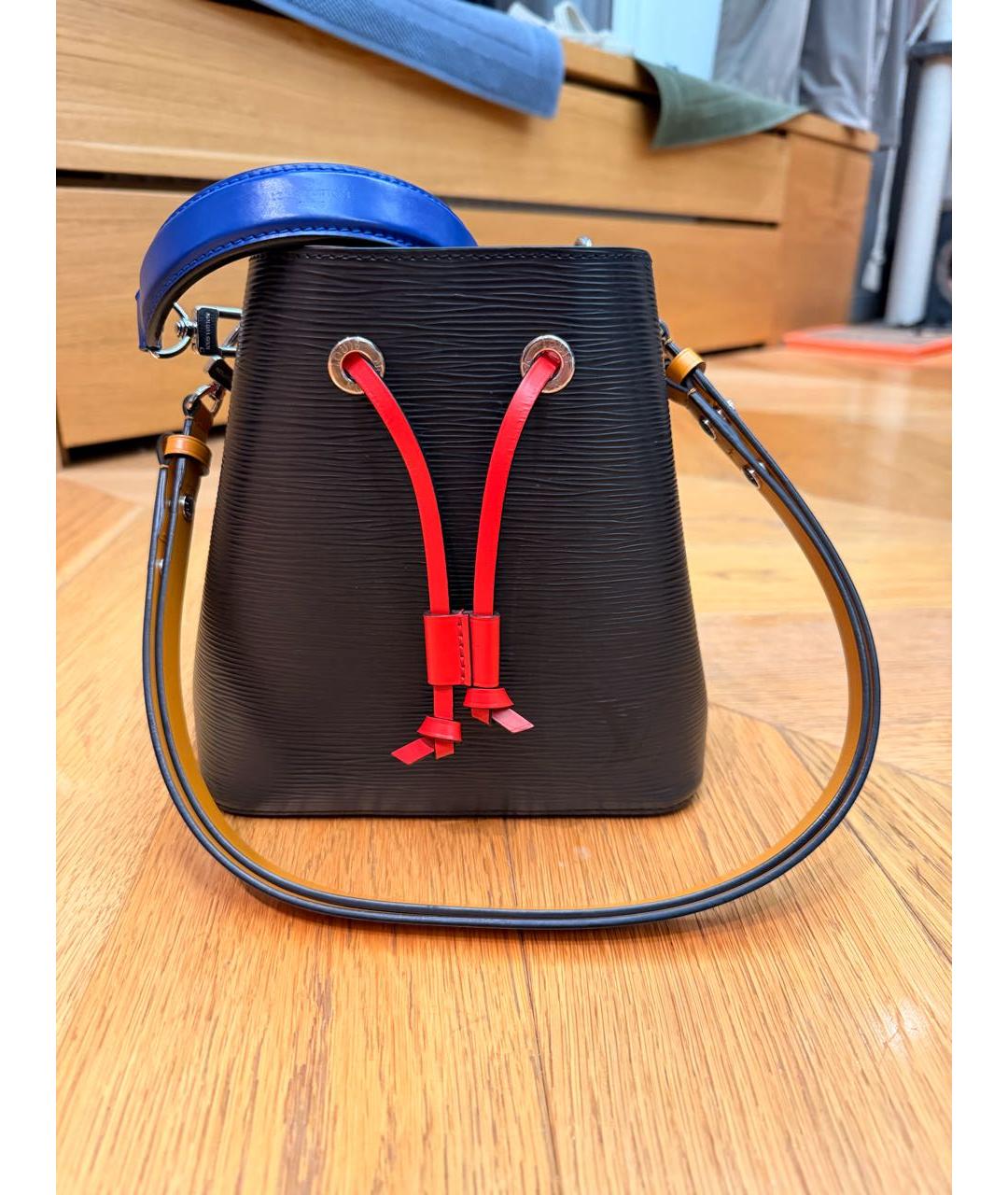 LOUIS VUITTON Черная кожаная сумка с короткими ручками, фото 5