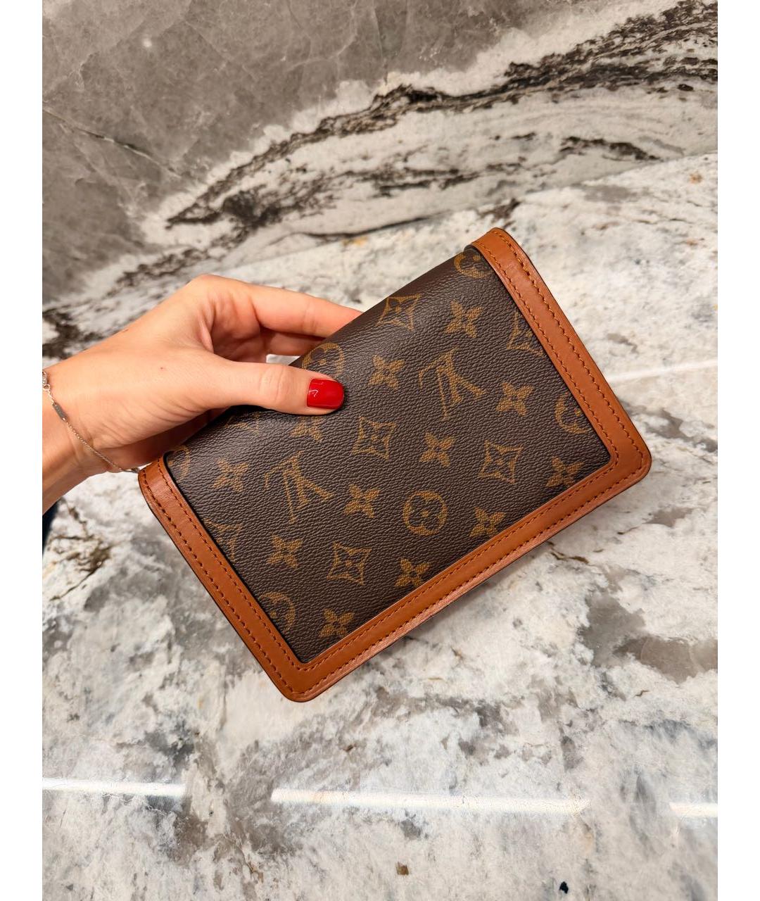 LOUIS VUITTON Коричневая кожаная сумка через плечо, фото 3