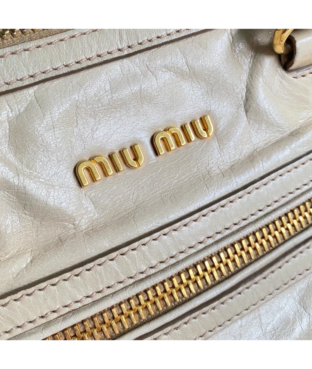 MIU MIU Бежевая кожаная сумка с короткими ручками, фото 3