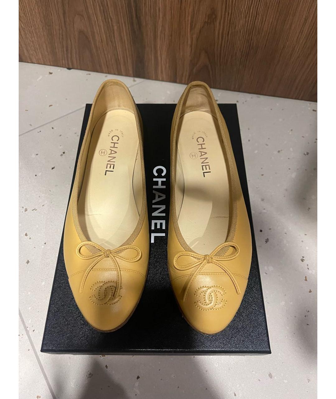 CHANEL Горчичные кожаные балетки, фото 2