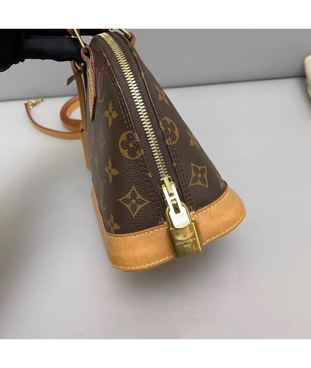 LOUIS VUITTON Коричневая кожаная сумка с короткими ручками, фото 3