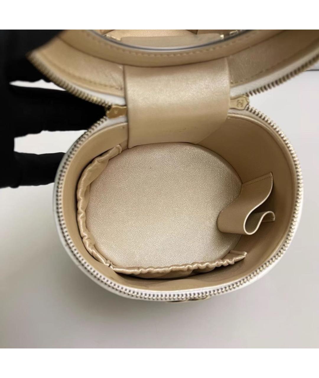 CHANEL Белая кожаная сумка с короткими ручками, фото 4