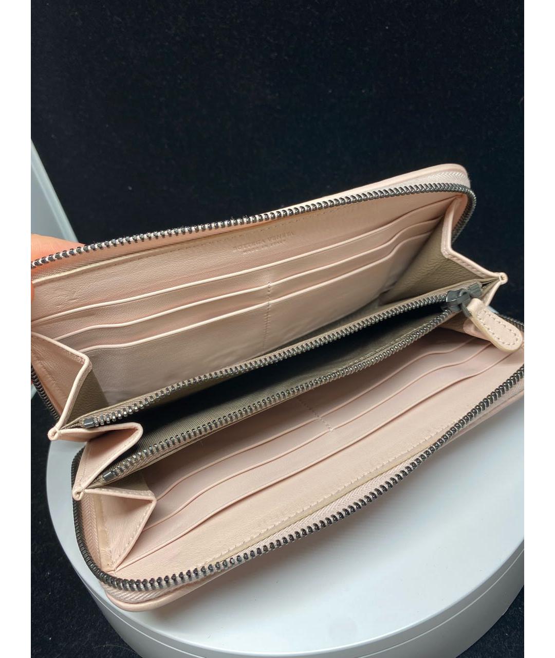 BOTTEGA VENETA Розовый кожаный кошелек, фото 4