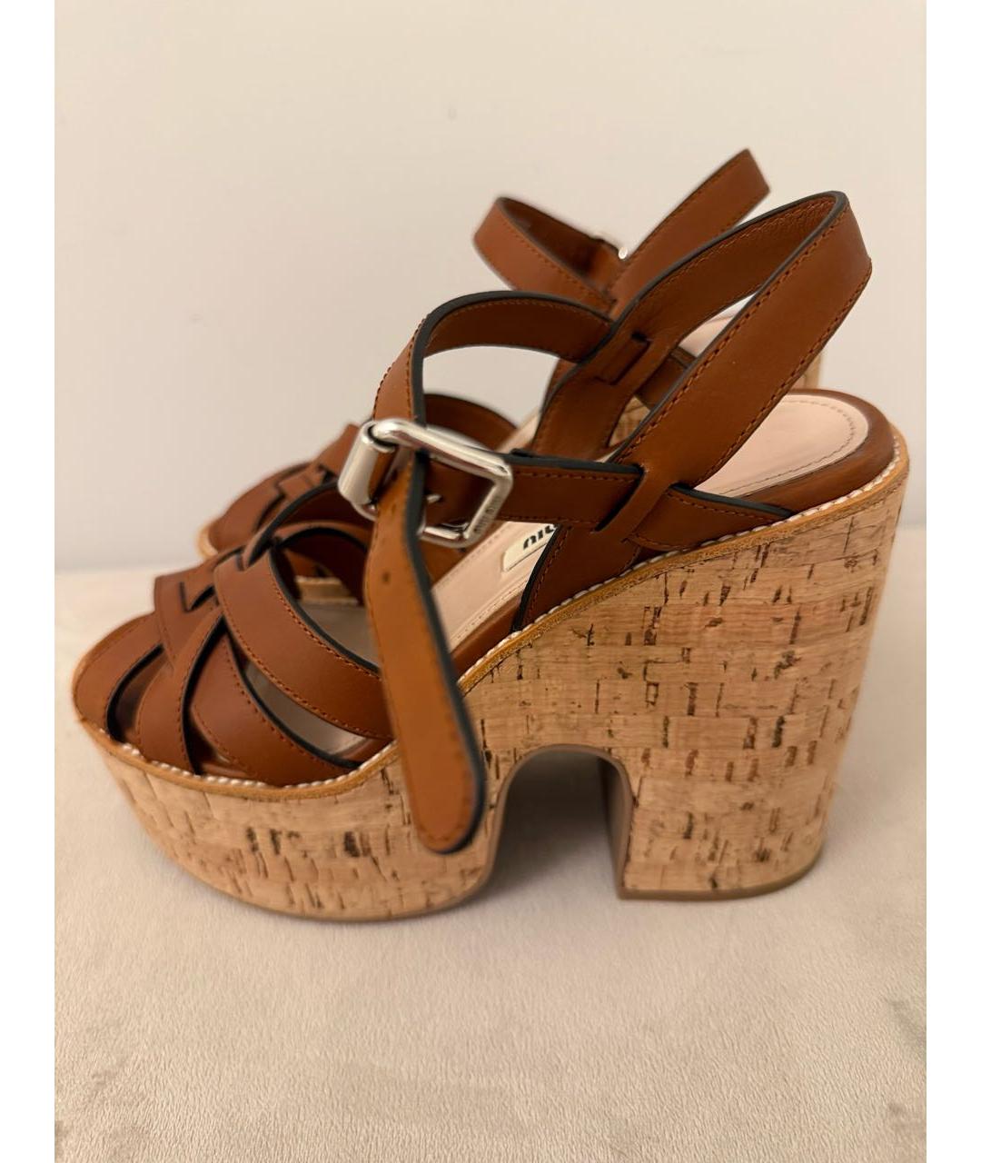 MIU MIU Коричневые кожаные босоножки, фото 4
