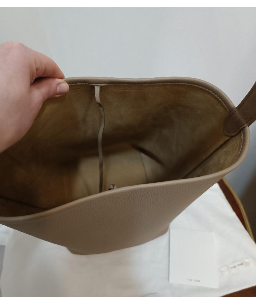 THE ROW Бежевая кожаная сумка через плечо, фото 5