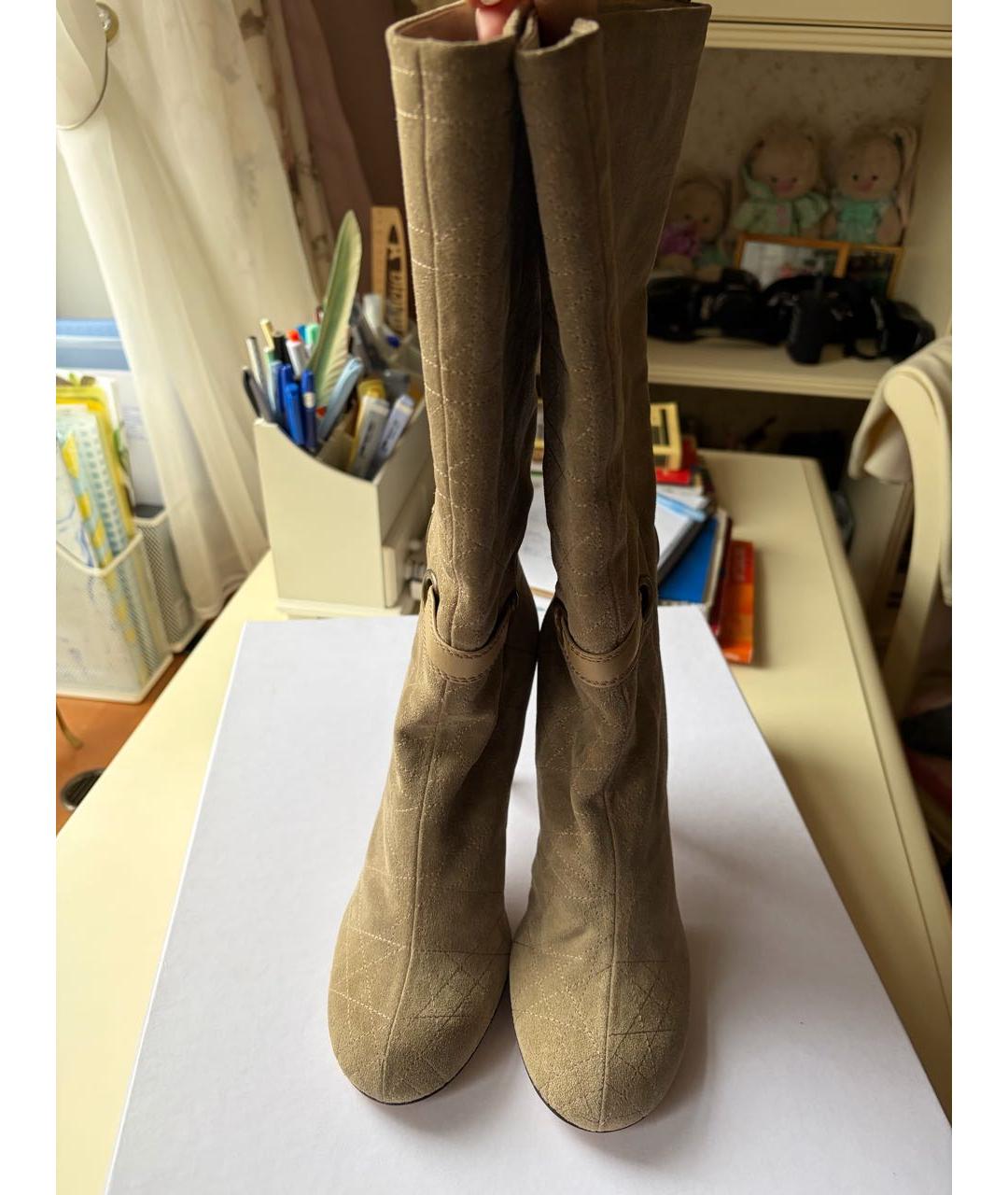 CHRISTIAN DIOR Бежевые замшевые сапоги, фото 2