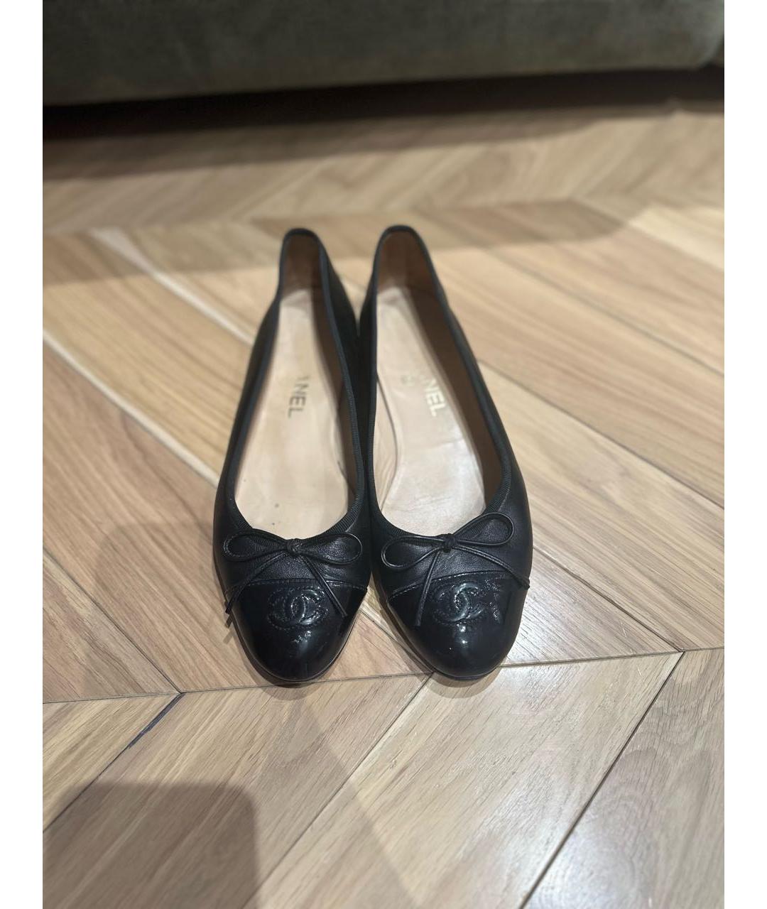 CHANEL Черные кожаные балетки, фото 2
