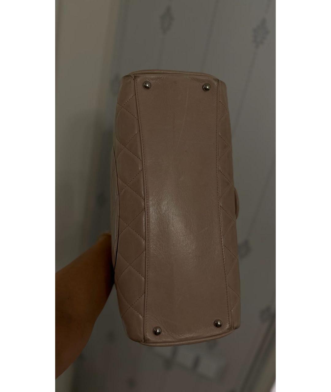 CHANEL Бежевая кожаная сумка с короткими ручками, фото 6