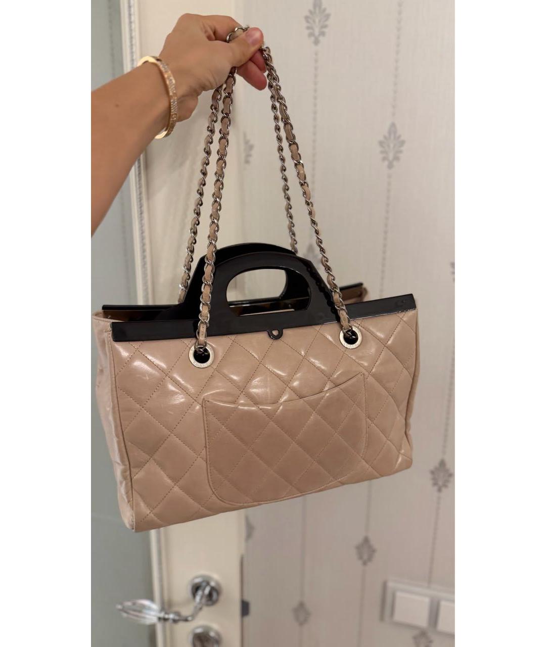 CHANEL Бежевая кожаная сумка с короткими ручками, фото 4