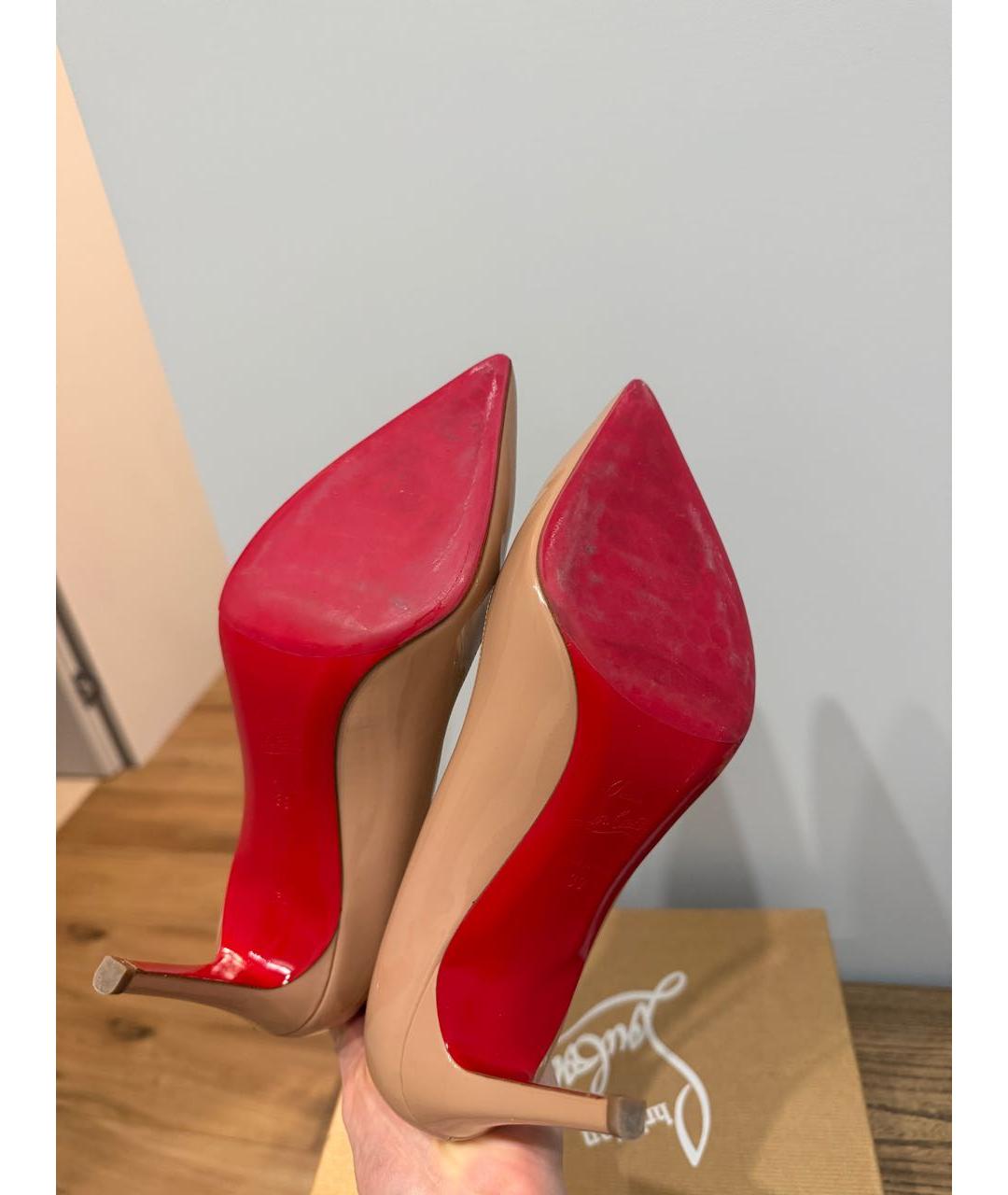 CHRISTIAN LOUBOUTIN Бежевые туфли из лакированной кожи, фото 5