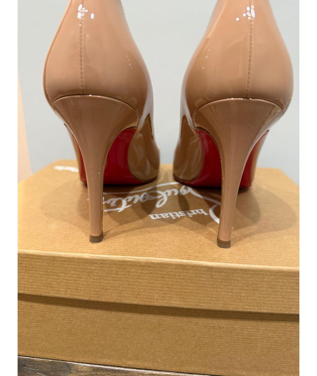 CHRISTIAN LOUBOUTIN Бежевые туфли из лакированной кожи, фото 4