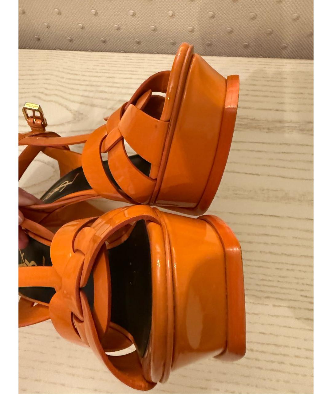 SAINT LAURENT Оранжевое босоножки из лакированной кожи, фото 3