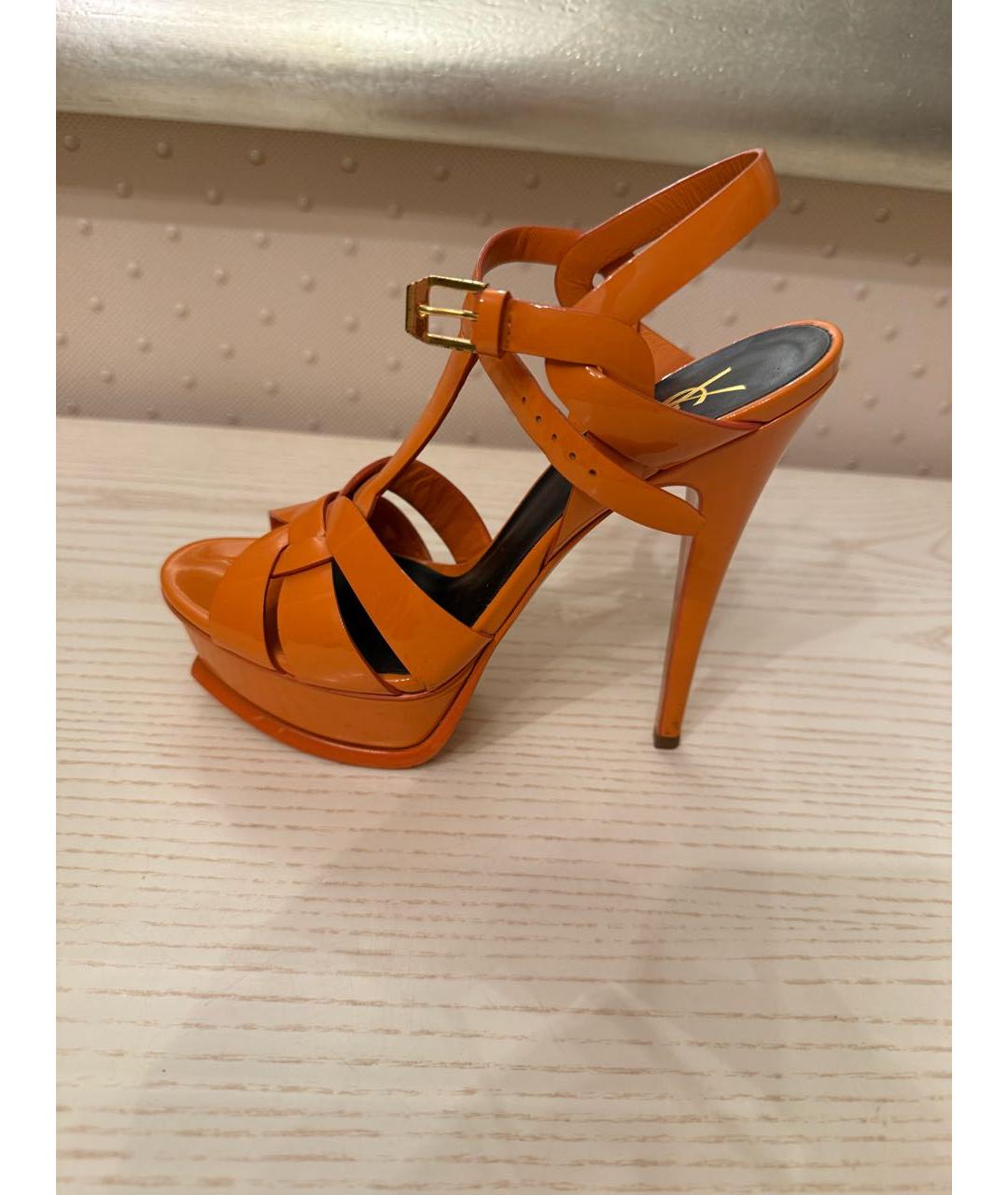 SAINT LAURENT Оранжевое босоножки из лакированной кожи, фото 8