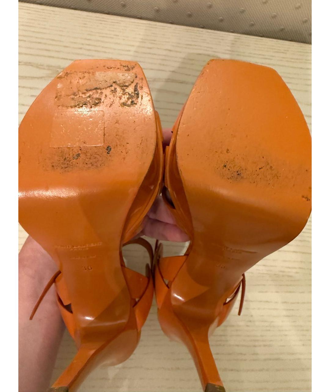 SAINT LAURENT Оранжевое босоножки из лакированной кожи, фото 4