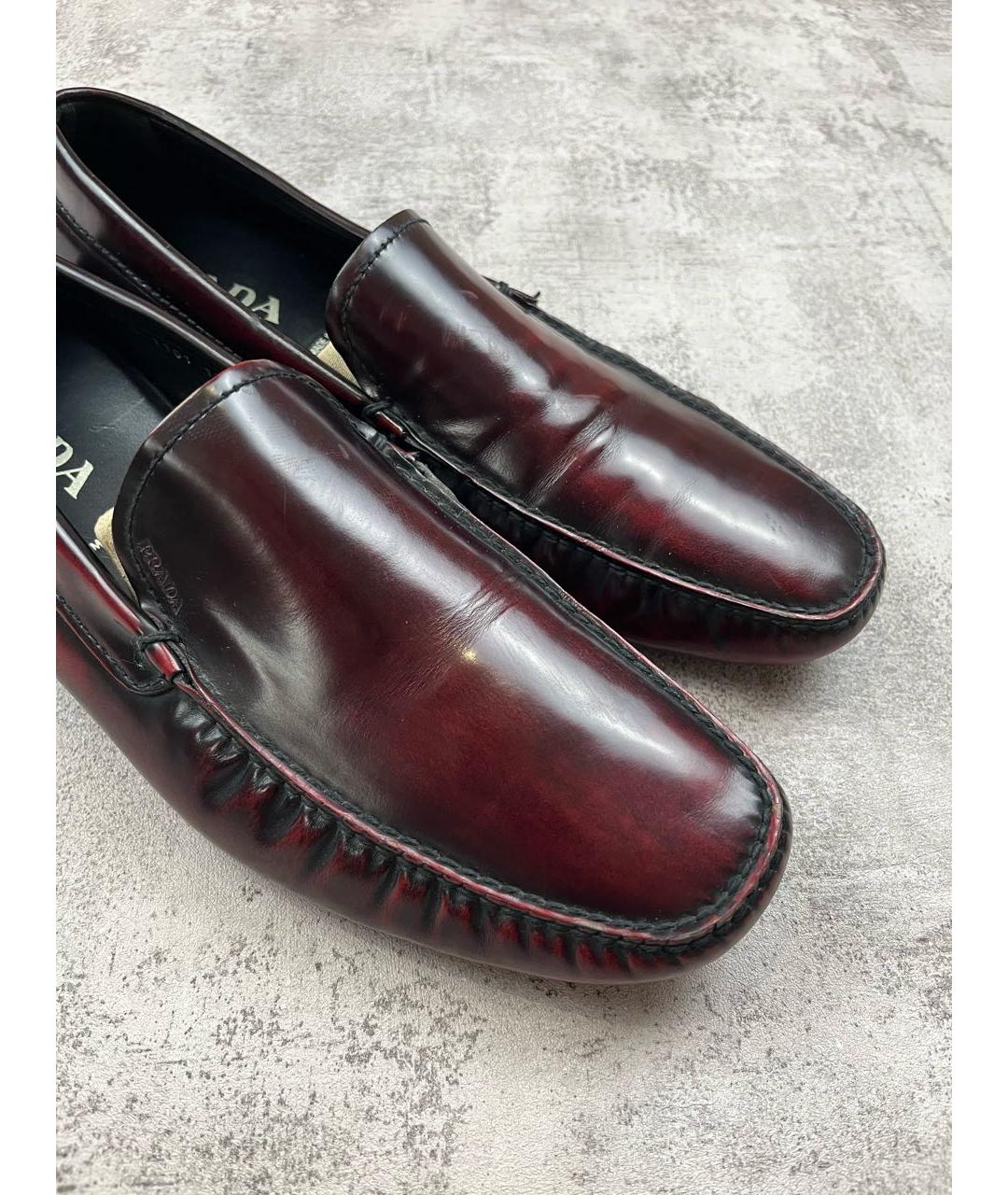 PRADA Бордовые кожаные мокасины, фото 2