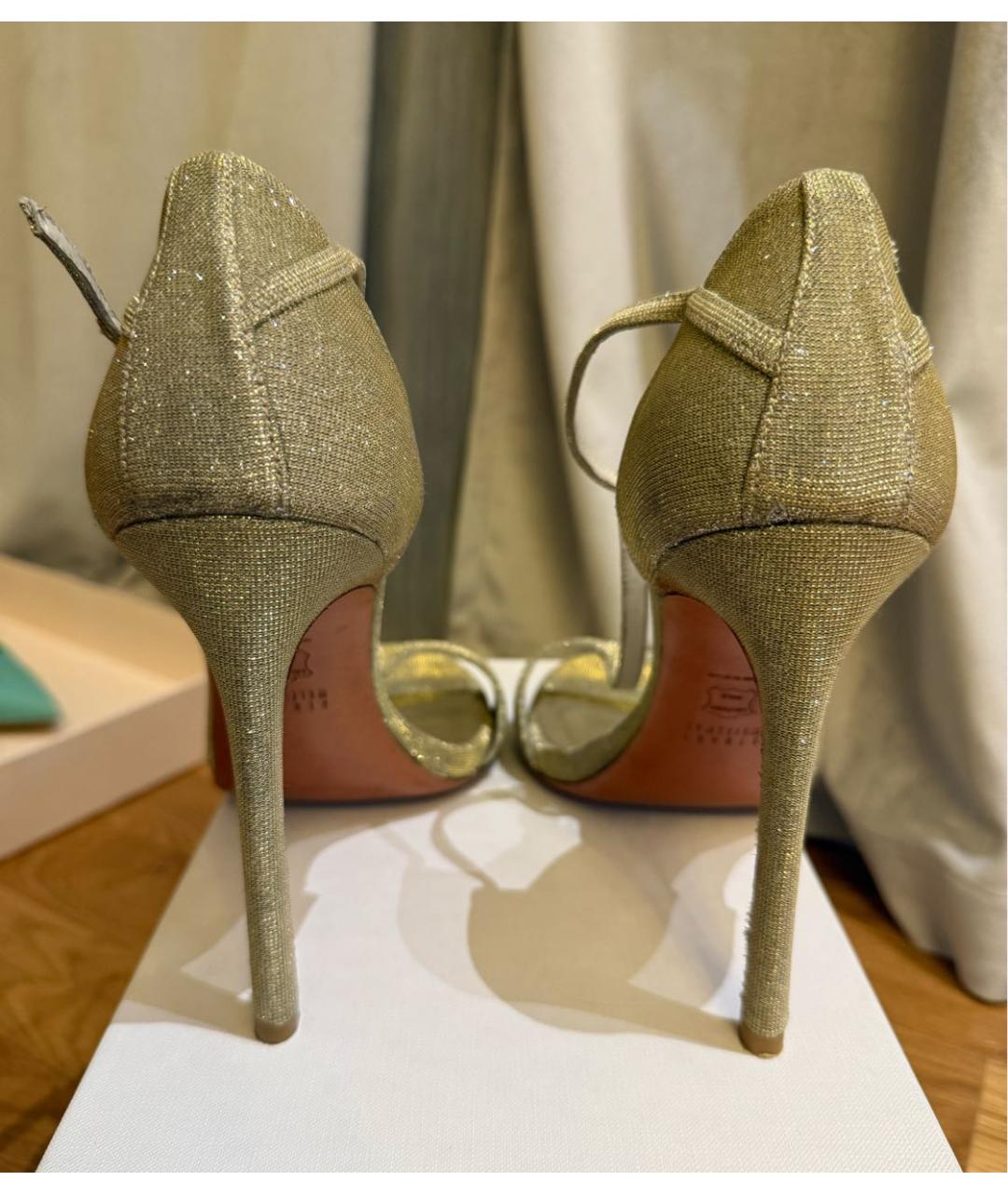 STUART WEITZMAN Золотые текстильные босоножки, фото 4