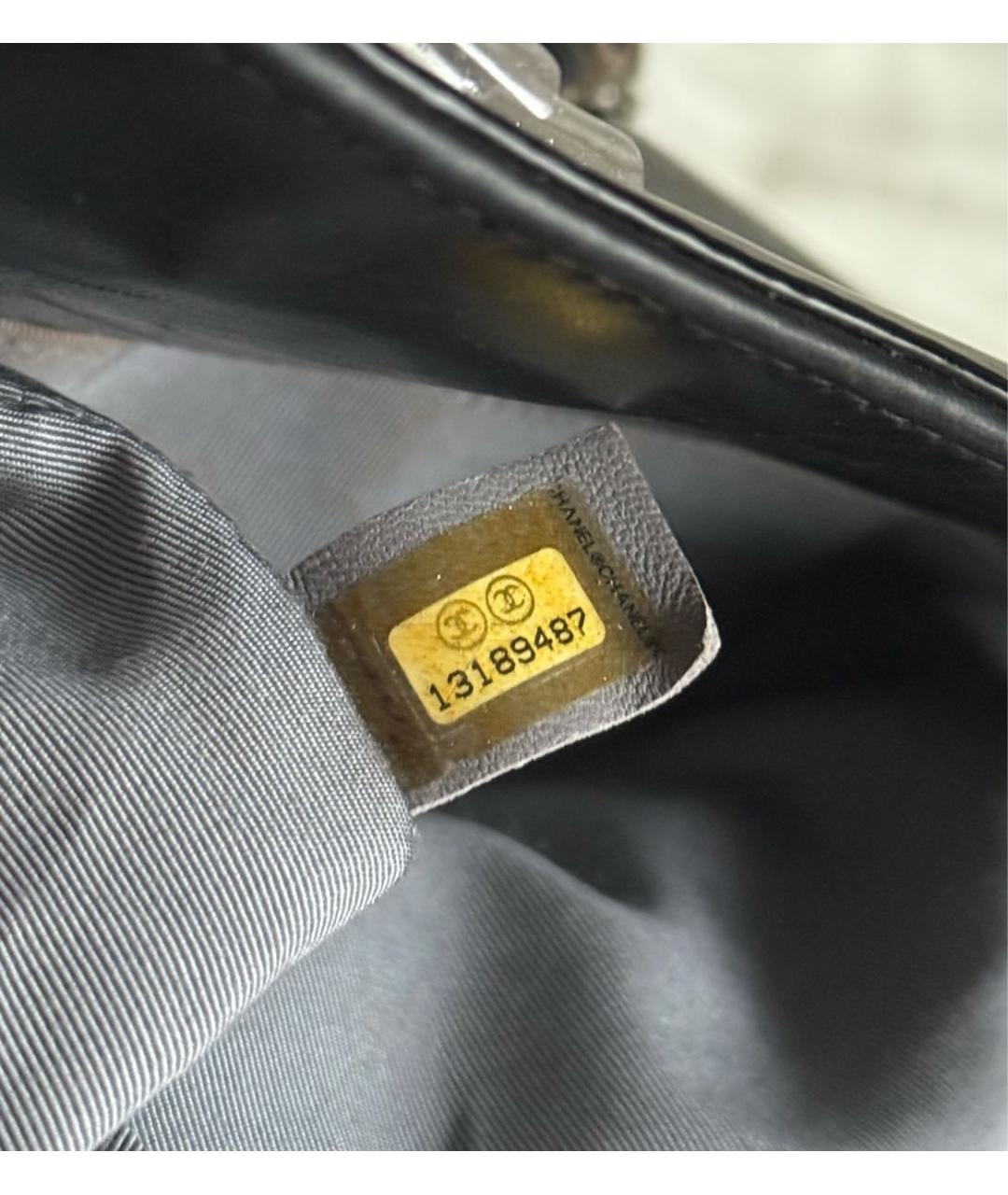 CHANEL Черная сумка с короткими ручками из лакированной кожи, фото 8