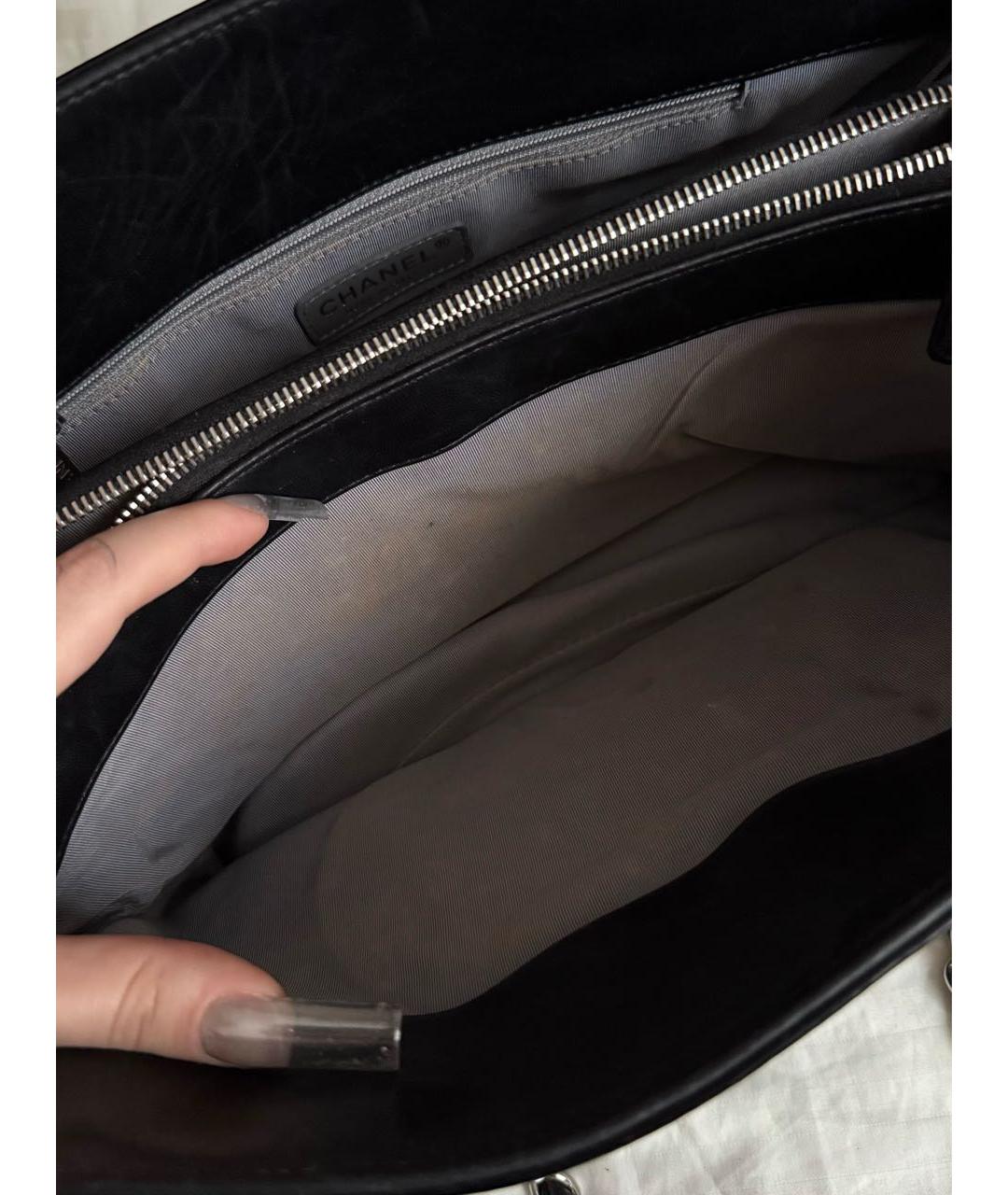 CHANEL Черная сумка с короткими ручками из лакированной кожи, фото 6