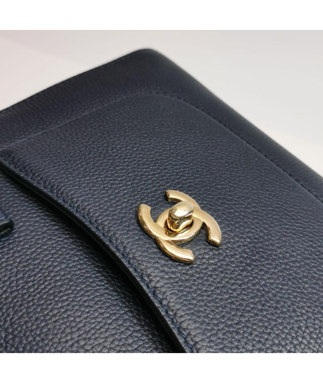 CHANEL Темно-синяя кожаная сумка тоут, фото 6