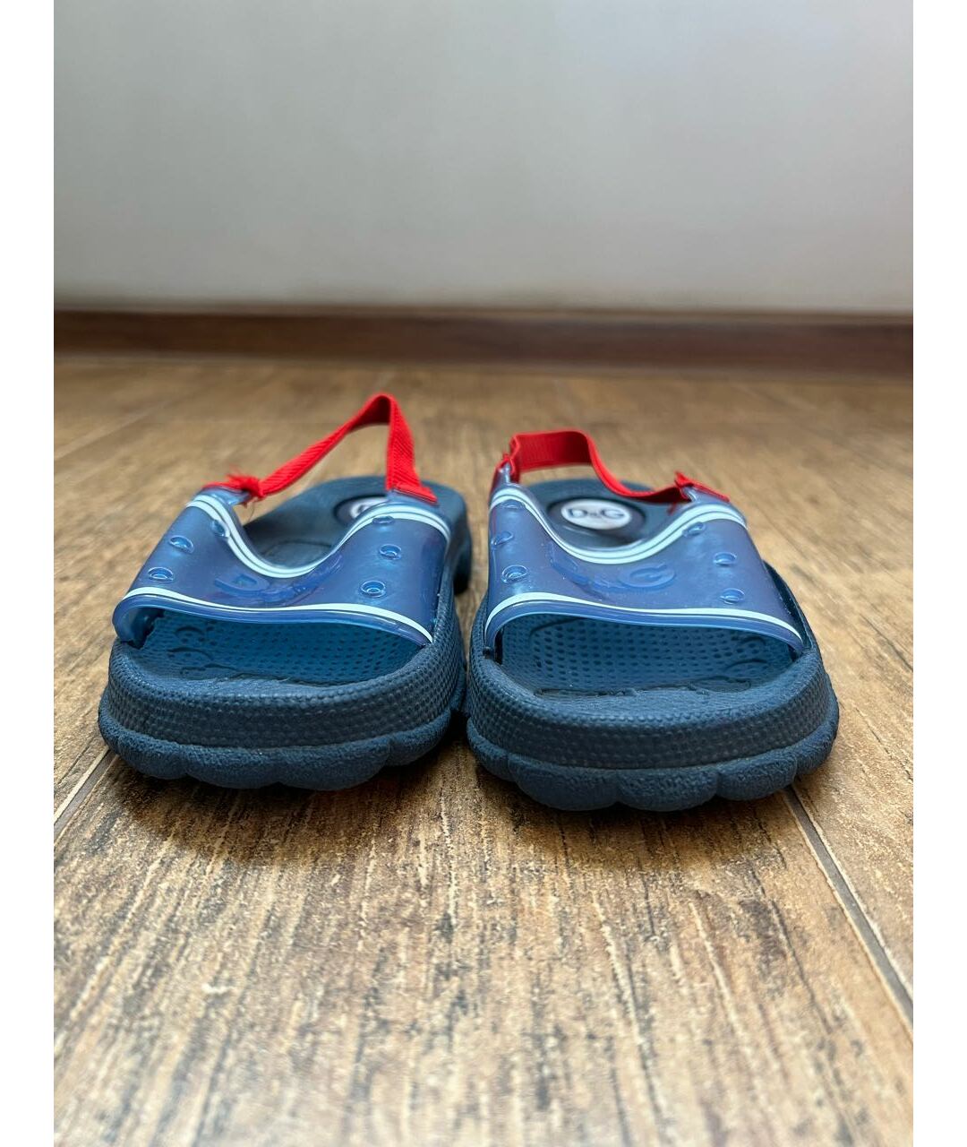 DOLCE & GABBANA KIDS Темно-синие резиновые сандалии и шлепанцы, фото 2