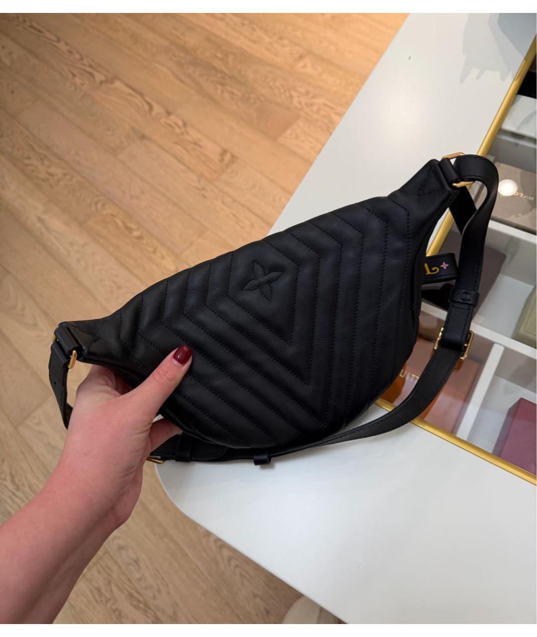 LOUIS VUITTON Черная кожаная поясная сумка, фото 3