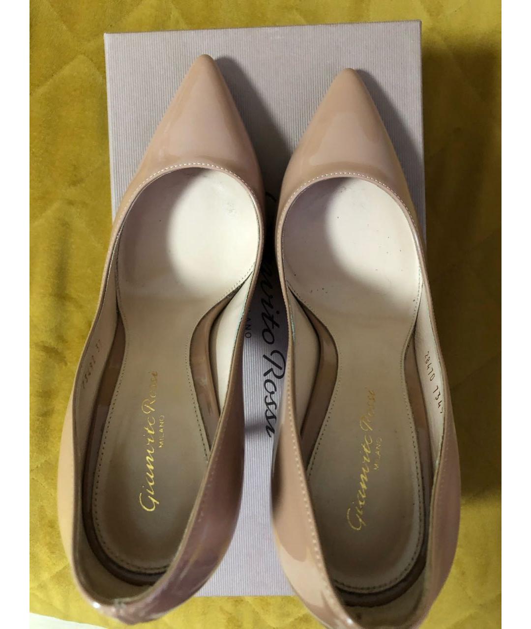 GIANVITO ROSSI Бежевые туфли из лакированной кожи, фото 3