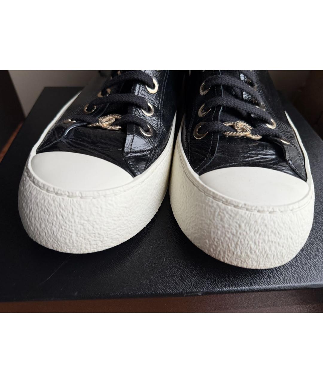 CHANEL Черные кеды из лакированной кожи, фото 4