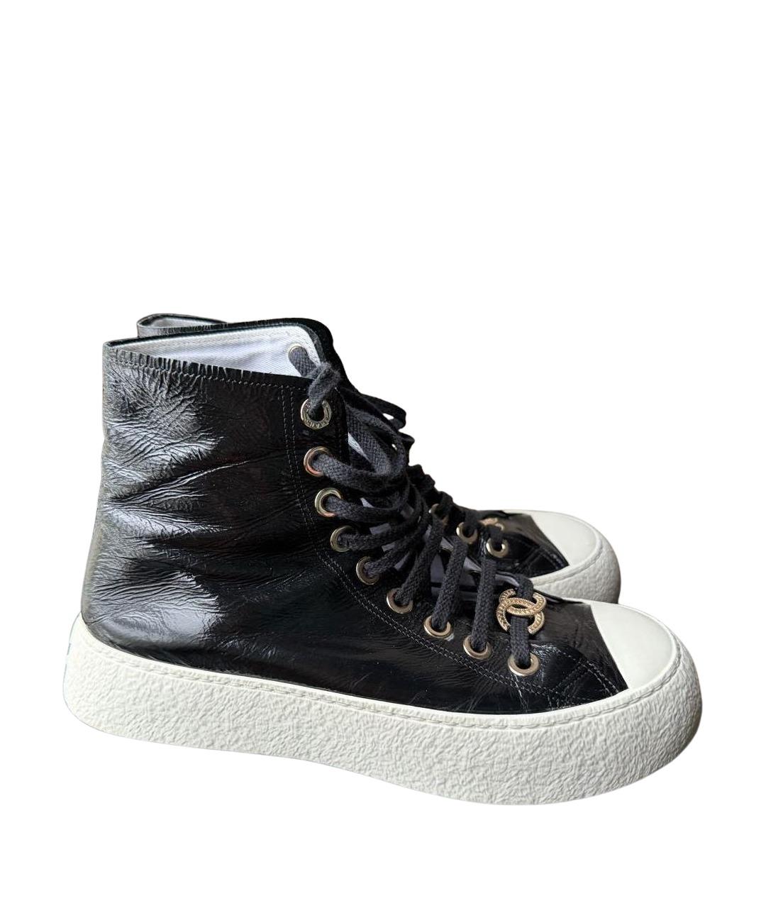 CHANEL Черные кеды из лакированной кожи, фото 1