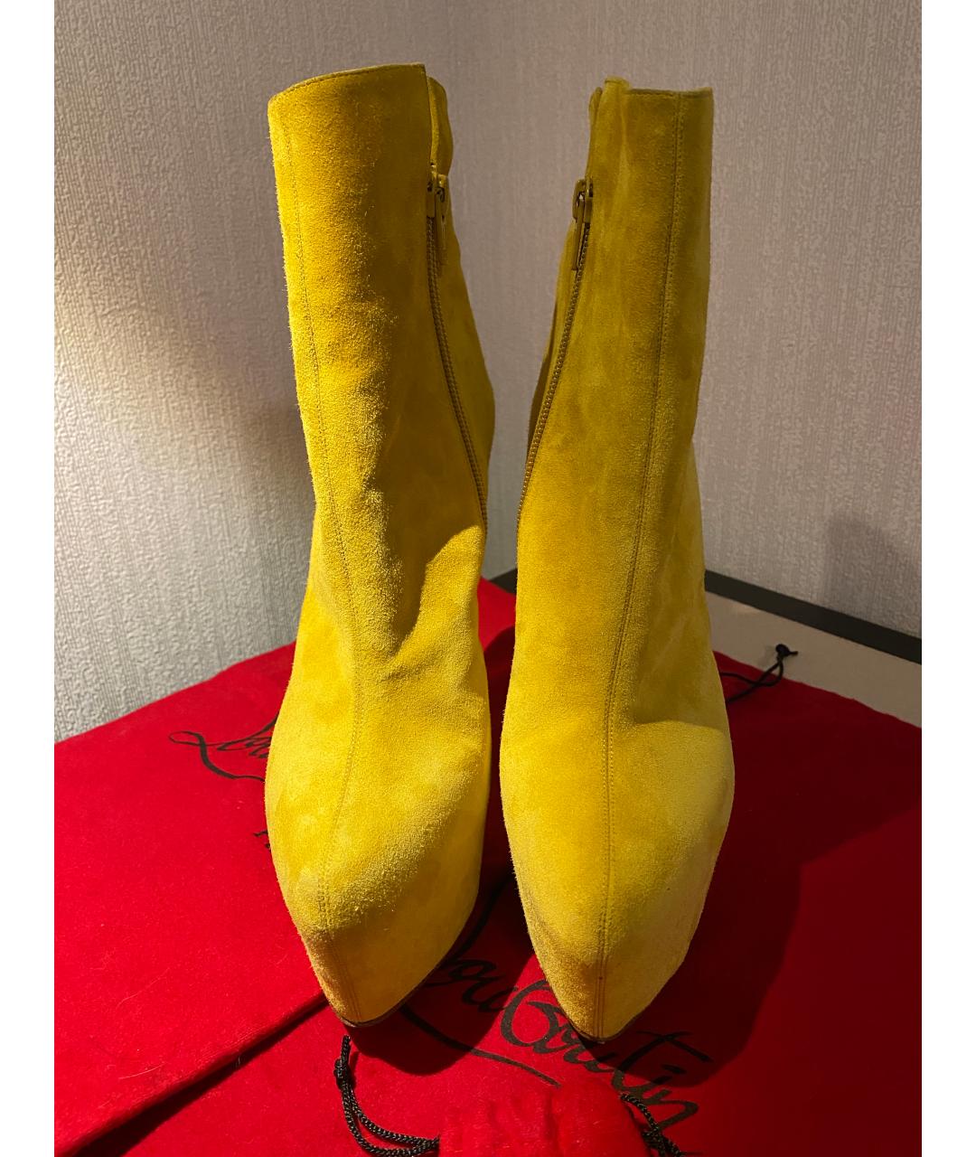 CHRISTIAN LOUBOUTIN Желтые замшевые ботильоны, фото 5