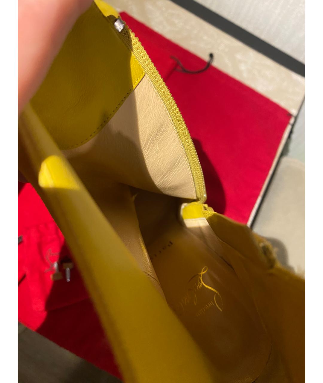 CHRISTIAN LOUBOUTIN Желтые замшевые ботильоны, фото 3