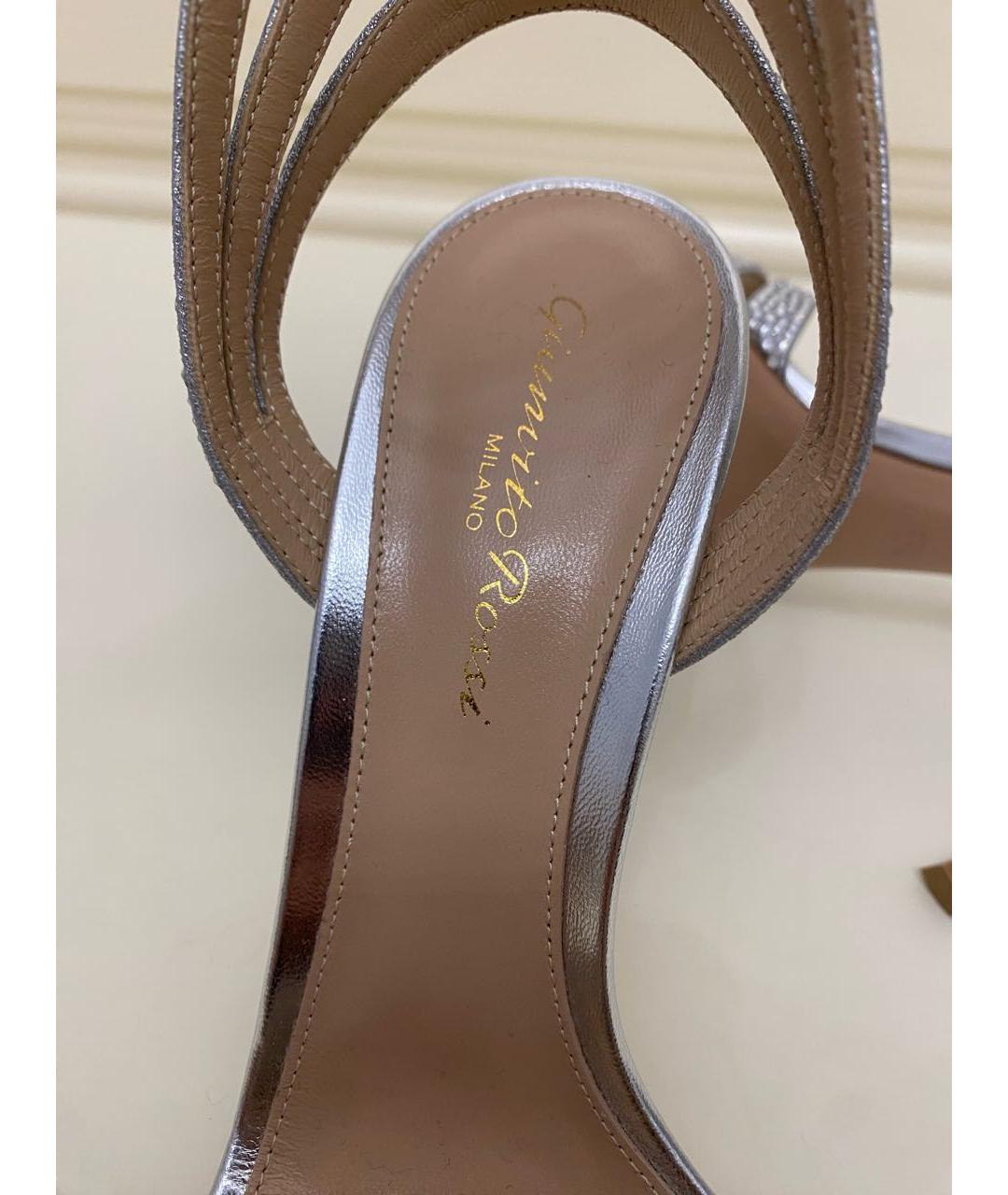 GIANVITO ROSSI Серебряные кожаные босоножки, фото 6