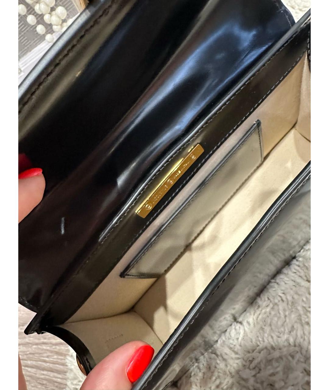 JACQUEMUS Черная сумка через плечо из лакированной кожи, фото 4