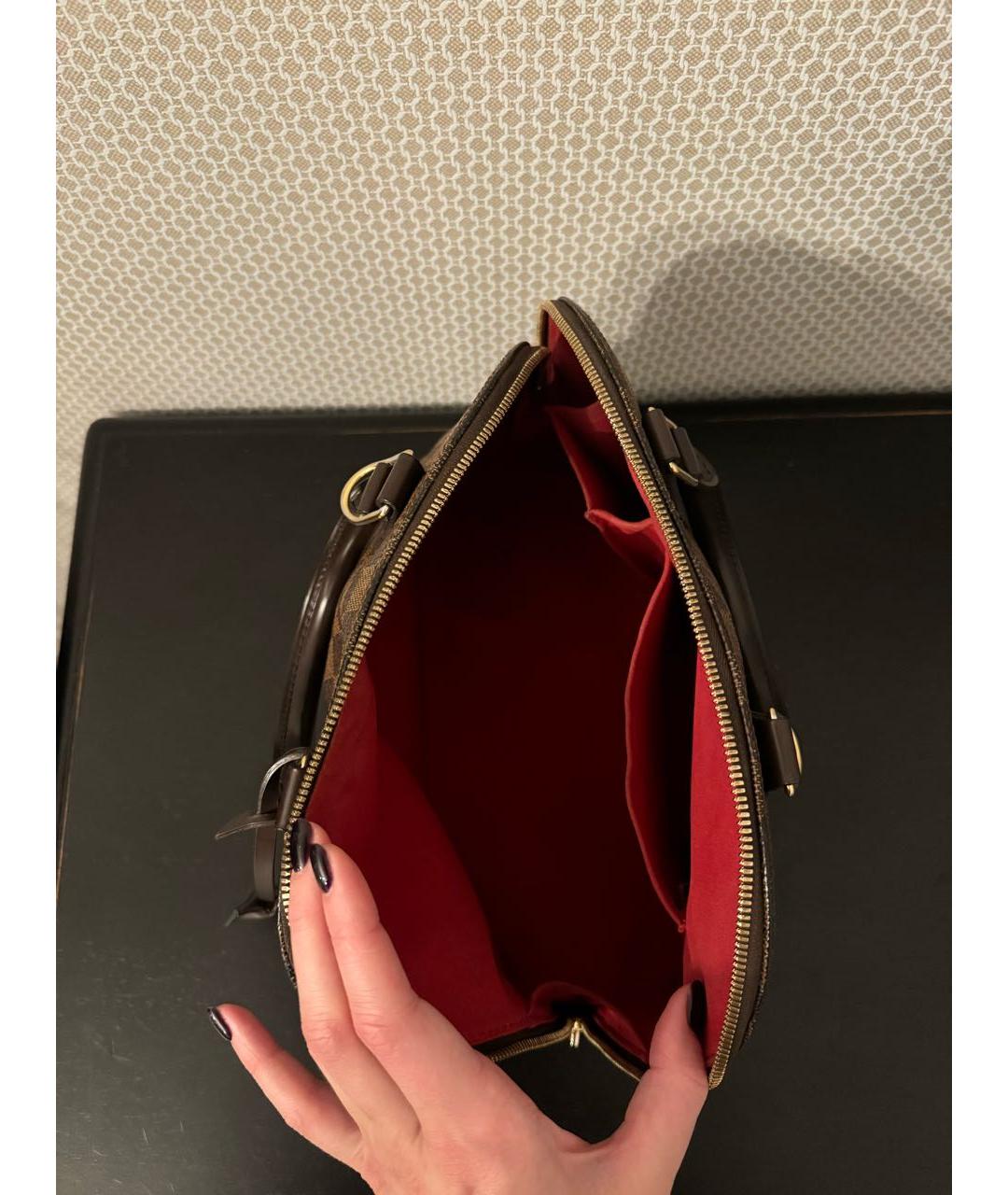 LOUIS VUITTON Коричневая кожаная сумка с короткими ручками, фото 4