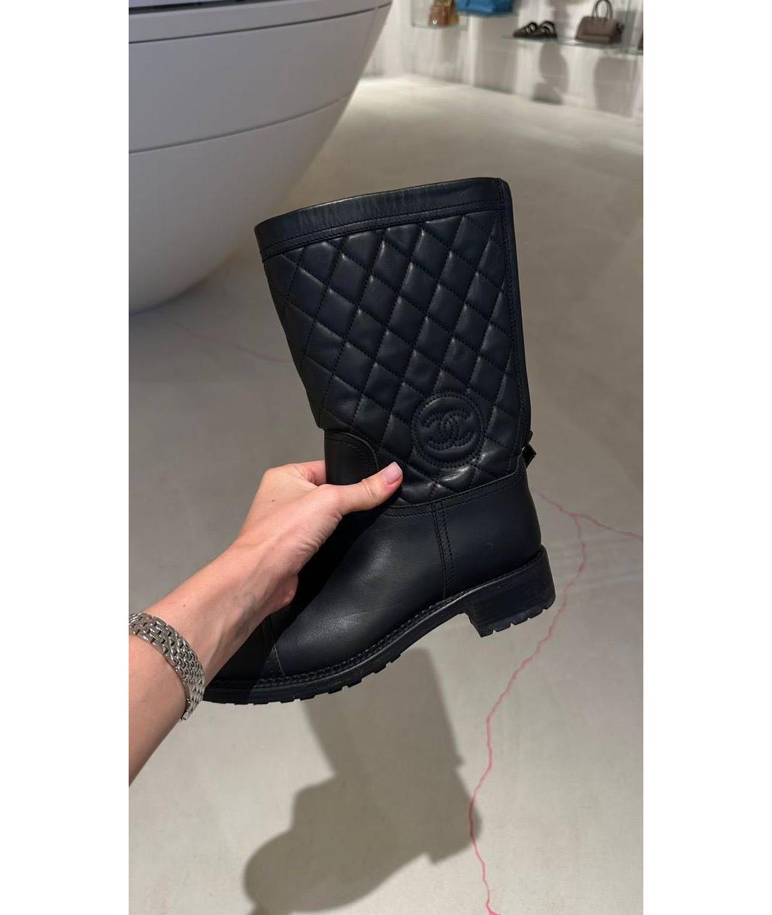 CHANEL Черные кожаные сапоги, фото 2