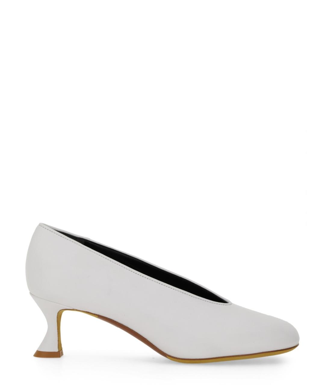 MOSCHINO Белые синтетические туфли, фото 1