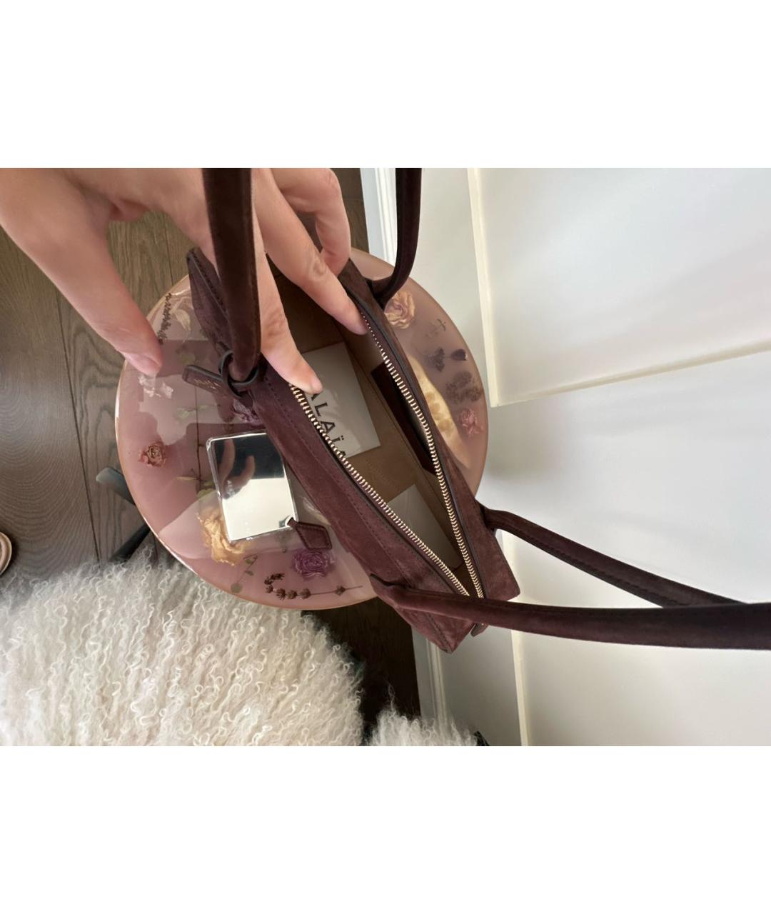 ALAIA Коричневая кожаная сумка с короткими ручками, фото 4