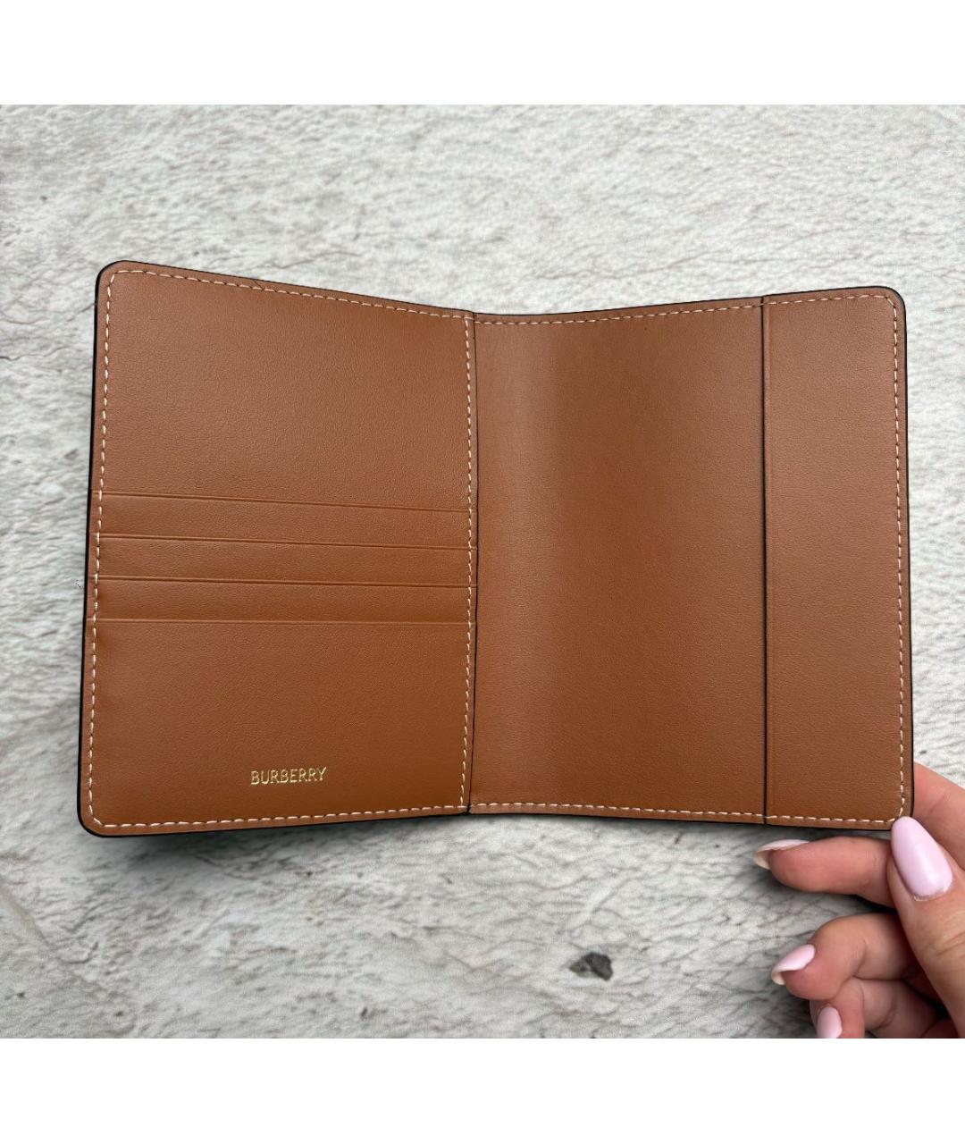 BURBERRY Бежевый кожаный кардхолдер, фото 4