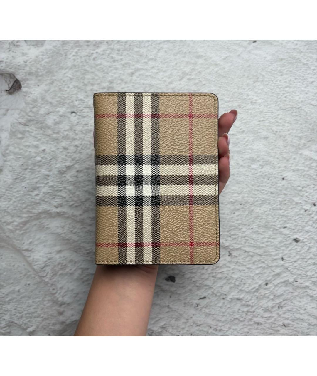 BURBERRY Бежевый кожаный кардхолдер, фото 5