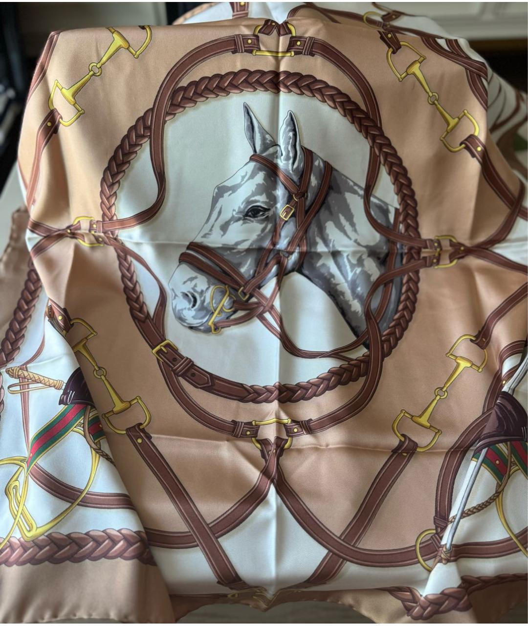 GUCCI Бежевый шелковый платок, фото 3