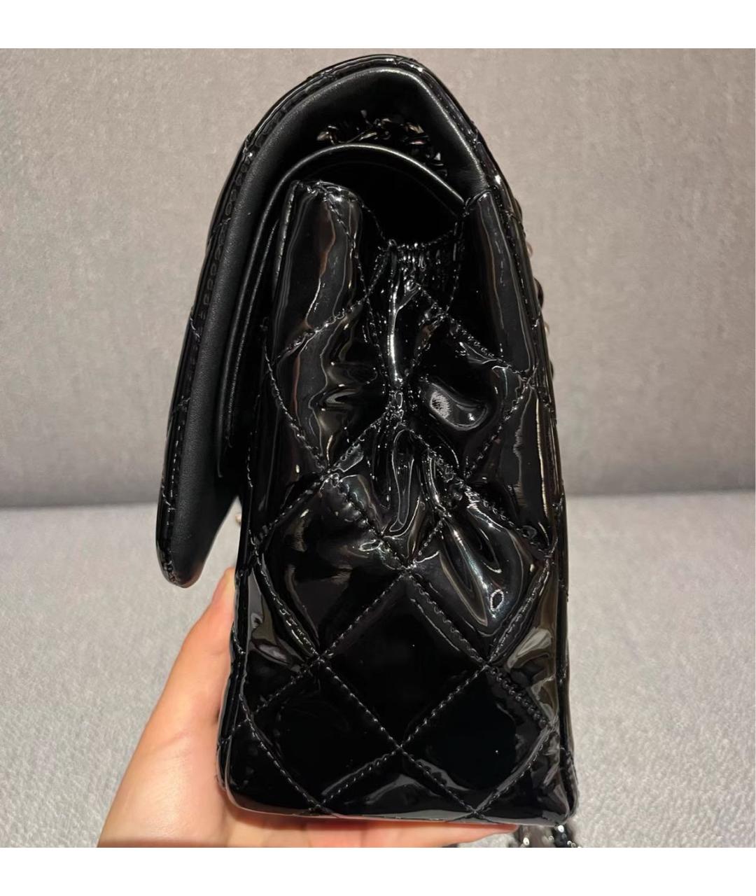 CHANEL Черная сумка через плечо из лакированной кожи, фото 3