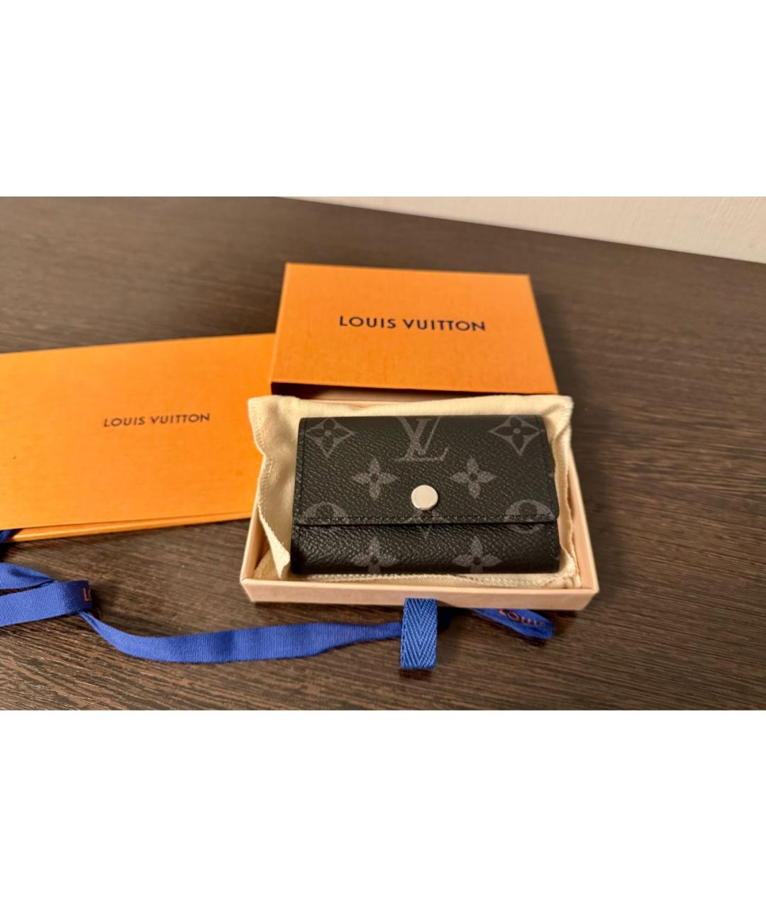 LOUIS VUITTON Серая ключница, фото 9