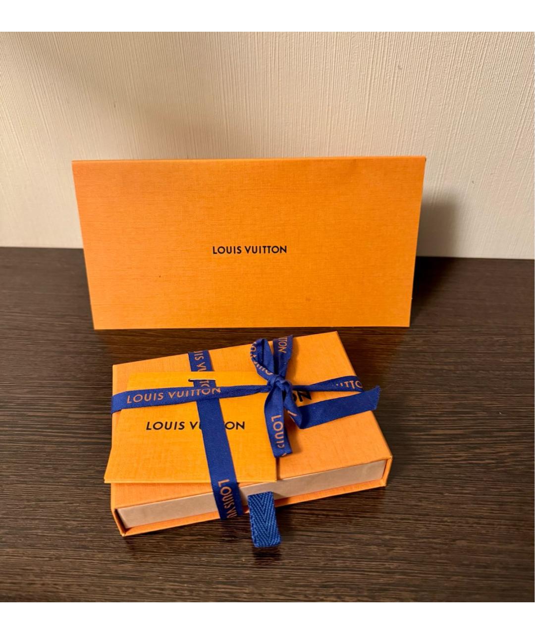 LOUIS VUITTON Серая ключница, фото 8