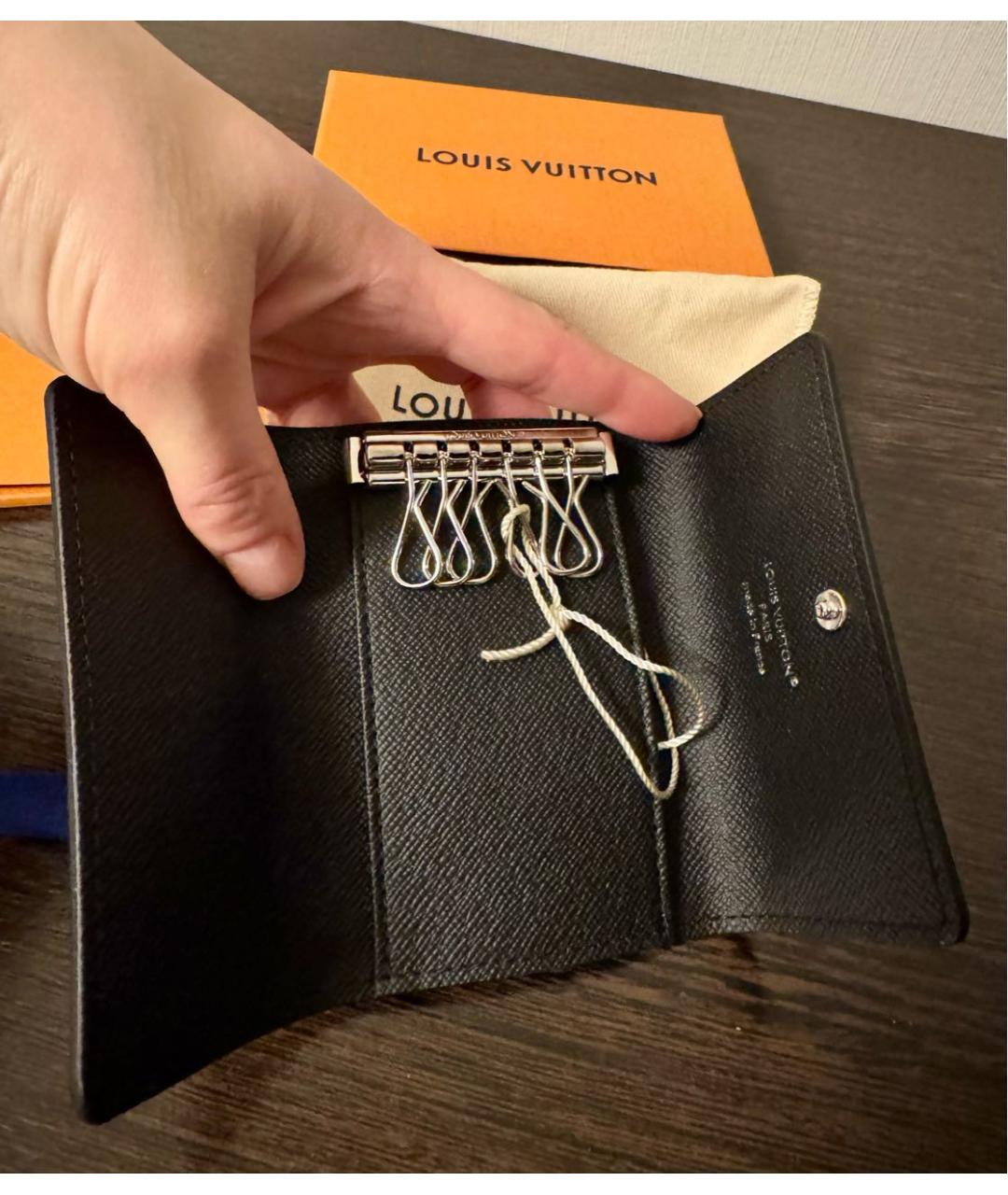 LOUIS VUITTON Серая ключница, фото 3