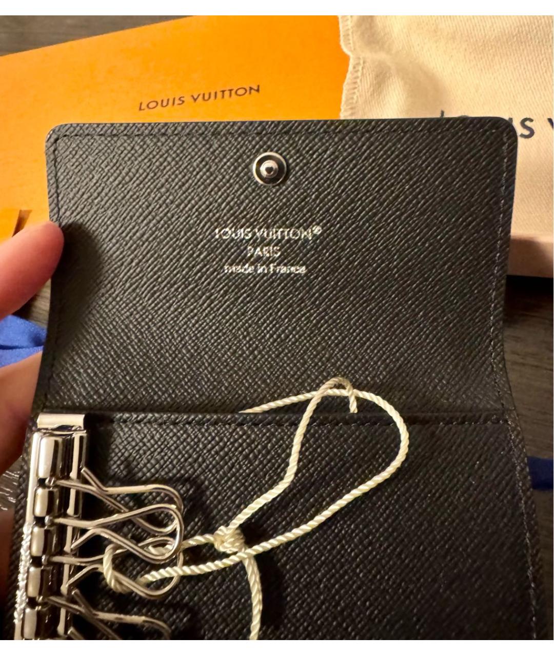 LOUIS VUITTON Серая ключница, фото 4